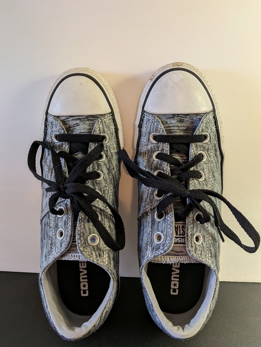 Converse Low Top Sneakers With Padded Tongue And Ankle Sz 9